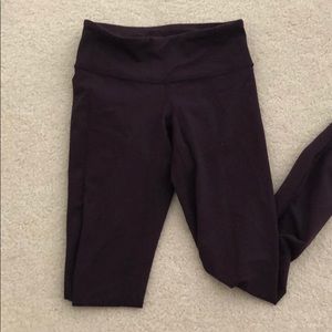 Maroon wonder under tight